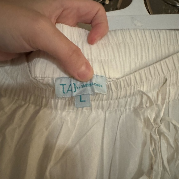 TAJ by Sabrina Crippa White Skirt with Blue Floral Embroidery - Picture 4 of 6